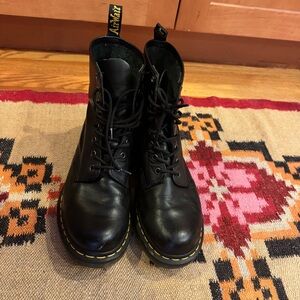 Doc Martens smooth leather lace up boots 43 EU